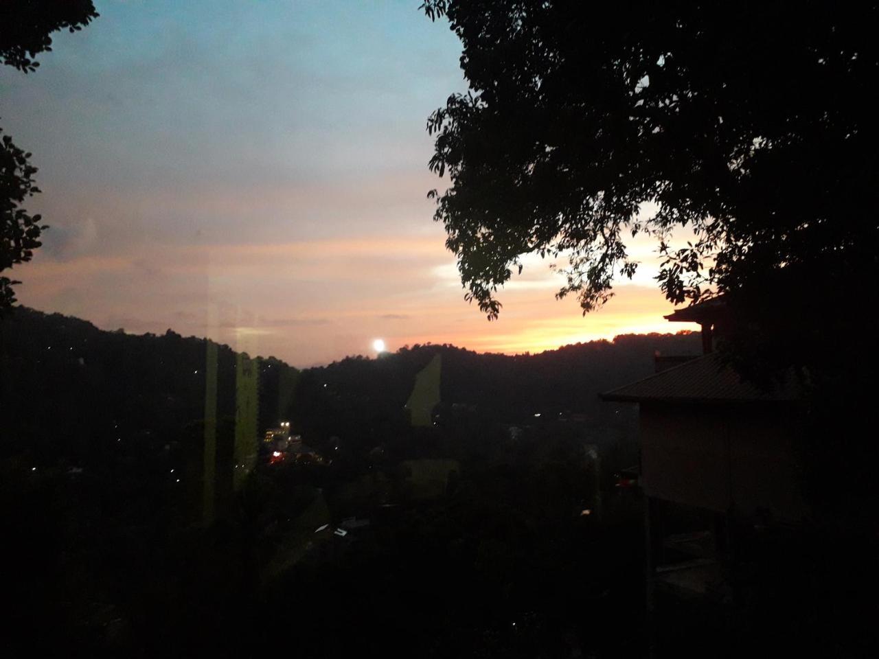 Knight'S Heaven Apartment Kandy Luaran gambar